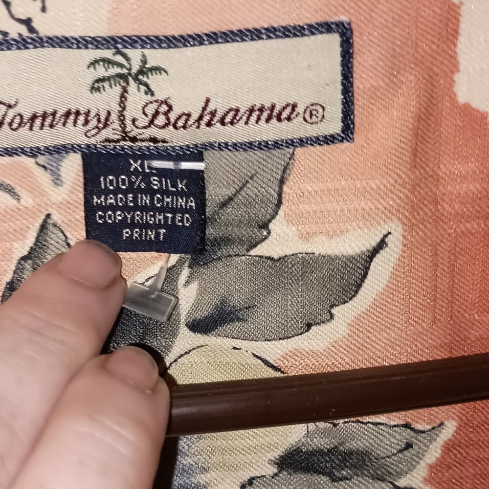 Tommy Bahama XL Vintage Print Surfing Floral Rust And Cream Silk Just Cleaned